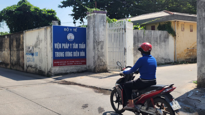 Nhiều lãnh đạo, nhân viên Viện Pháp y tâm thần trung ương Biên Hòa bị khởi tố vì làm sai lệch hồ sơ bệnh án tâm thần - Ảnh: Hồng Minh.