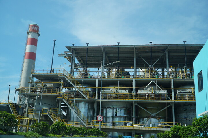 Một góc nhà máy thép Hòa Phát Dung Quất (Ảnh: Vũ Lê)