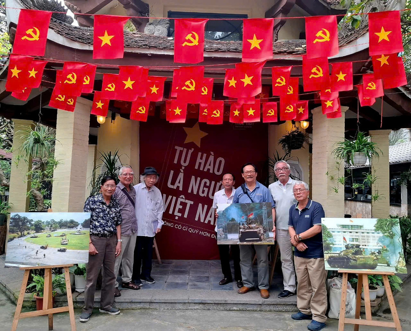 Các nhà văn, nhà báo gặp mặt chúc mừng nhà báo Đỗ Quảng
