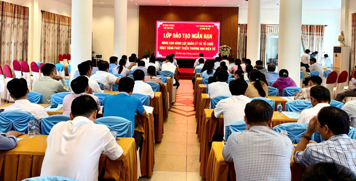Nhiều học viên là cán bộ đang trực tiếp làm công tác quản lý thương mại điện tử tại Trà Vinh đã tham gia chương trình