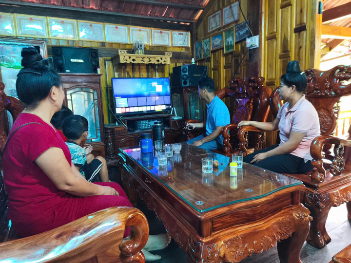 Bản Bắng Chộc (xã Na Son, huyện Điện Biên Đông) là bản cuối cùng được “thắp ánh sáng”, trong niềm vui đong đầy của bà con nơi đây. Ảnh: Thu Thủy
