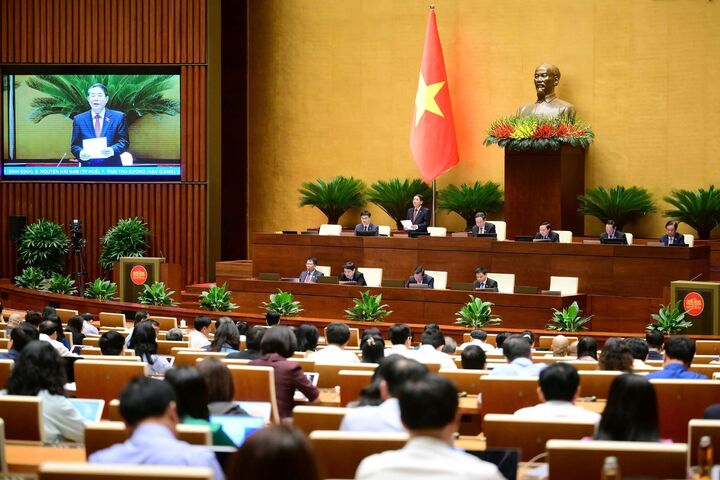 Toàn cảnh phiên họp sáng 18/6. Ảnh: QH