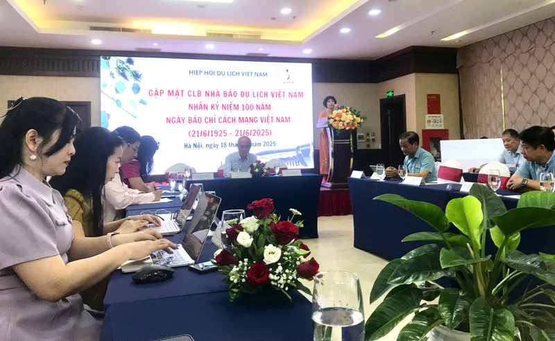 Hiệp hội Du lịch Việt Nam tổ chức buổi gặp gỡ, chia sẻ với các phóng viên, nhà báo nhân dịp kỷ biệm 100 năm Ngày Báo chí cách mạng Việt Nam. Ảnh: Hoa Quỳnh