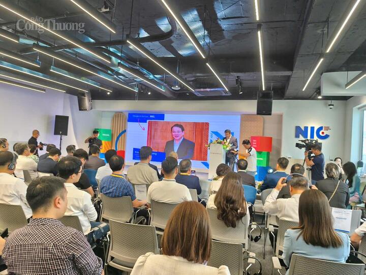 NIC và Google tổ chức lễ công bố hoạt động năm 2025 của sáng kiến “Kiến tạo tương lai AI Việt Nam”. Ảnh Nguyễn Hoà