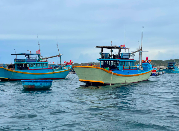 Thời tiết biển hôm nay 19/6/2025, dự báo hầu hết vùng biến có gió nhẹ, biển êm. Ảnh minh hoạ
