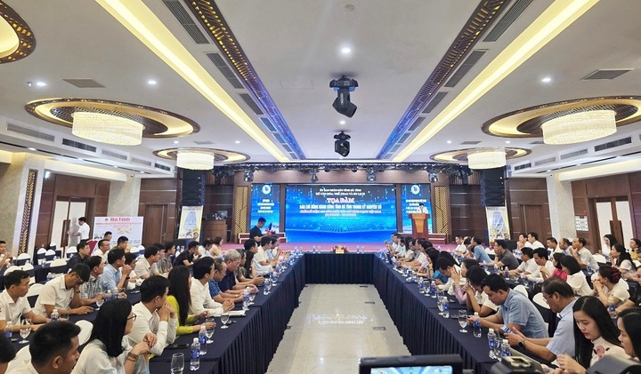 Toàn cảnh buổi Tọa đàm “Báo chí đồng hành cùng tỉnh Hà Tĩnh trong kỷ nguyên số”. Ảnh: Trọng Tùng