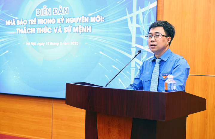 Anh Bùi Hoàng Tùng - Bí thư Đoàn Thanh niên Chính phủ phát biểu tại diễn đàn - Ảnh: Đức Minh