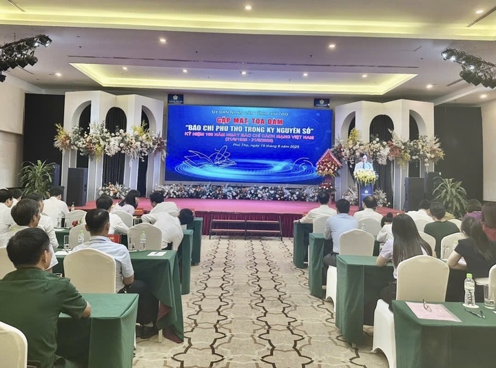 Phú Thọ long trọng tổ chức chương trình gặp mặt, tọa đàm với chủ đề “Báo chí Phú Thọ trong kỷ nguyên số” nhân kỷ niệm 100 năm Ngày báo chí cách mạng Việt Nam (21/6/1925-21/6/2025). Ảnh: Thu Thủy