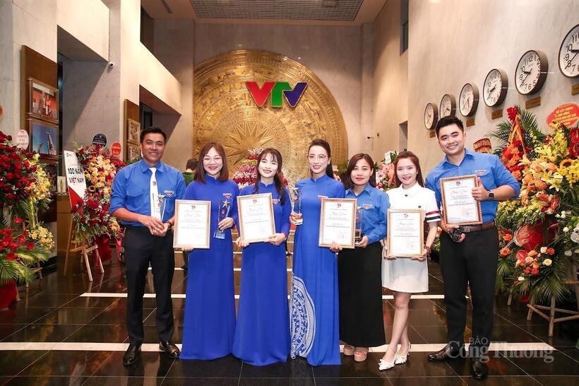 Đoàn Thanh niên Bộ Công Thương tham dự lễ tuyên dương. Ảnh: Nam Nguyễn