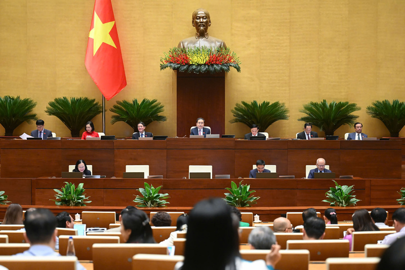 Chủ tịch Quốc hội chủ trì điều hành chất vấn nhóm vấn đề thứ nhất thuộc lĩnh vực tài chính. Ảnh: VPQH