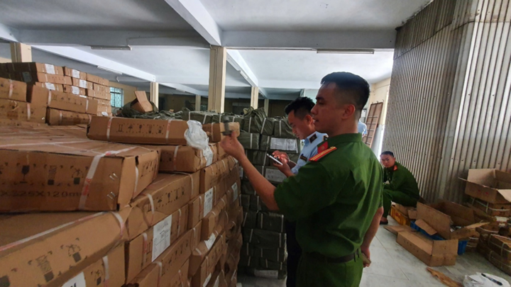 Đội Quản lý thị trường số 1 đã liên tiếp phát hiện nhiều cơ sở kinh doanh hàng hóa giả mạo nhãn hiệu đang được bảo hộ tại Việt Nam, hàng hóa không rõ nguồn gốc, xuất xứ.
