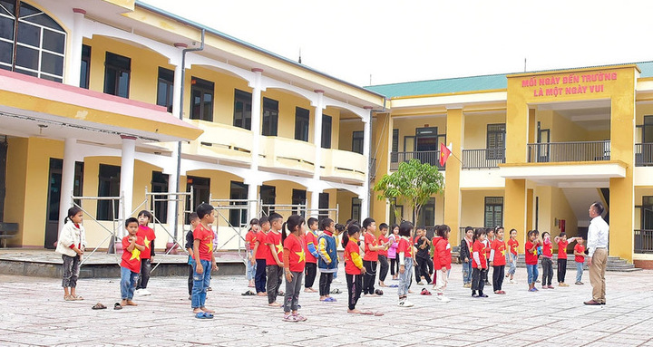 Trong tiến trình xây dựng nông thôn mới, việc đạt chuẩn và duy trì chuẩn phổ cập giáo dục chính là nền móng vững chắc.