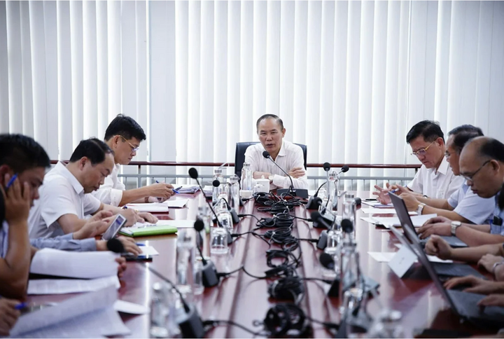 Thứ trưởng Phùng Đức Tiến chủ trì cuộc họp về phòng, chống buôn lậu động vật, sản phẩm động vật. Ảnh: Linh Linh.