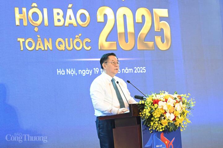 Trưởng Ban Tuyên giáo và Dân vận Trung ương Nguyễn Trọng Nghĩa phát biểu tại sự kiện. Ảnh: Cấn Dũng