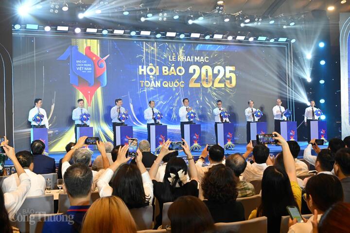 Khai mạc Hội báo toàn quốc năm 2025. Ảnh: Cấn Dũng