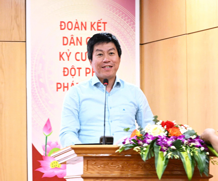 Phó Cục trưởng Cục Phòng vệ thương mại Chu Thắng Trung trả lời tại họp báo. Ảnh: Cấn Dũng