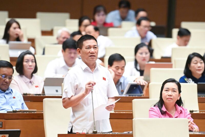 Phó Thủ tướng Hồ Đức Phớc trả lời chất vấn. Ảnh: QH