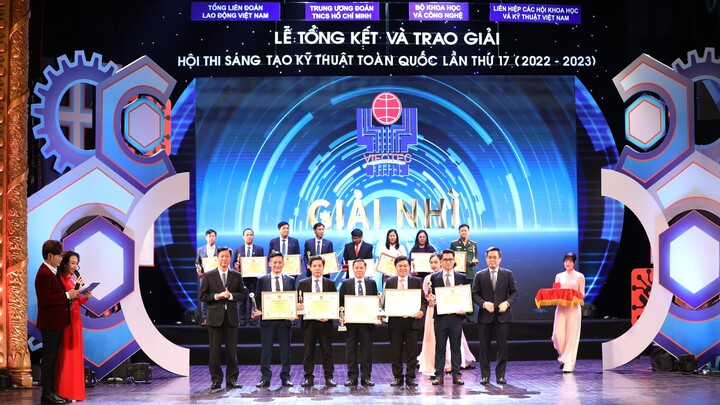 Phong trào sáng tạo, nghiên cứu, ứng dụng khoa học vào sản xuất kinh doanh tại Công ty Điện lực Quảng Trị đã mang lại những kết quả nổi bật (Ảnh: Vĩnh Định)