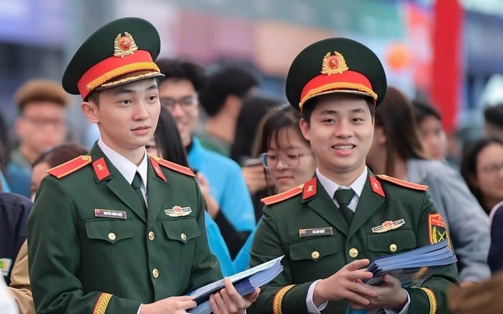 Tuyển sinh quân đội 2025 ghi nhận lượng hồ sơ cao kỷ lục. Ảnh: Nam Trần