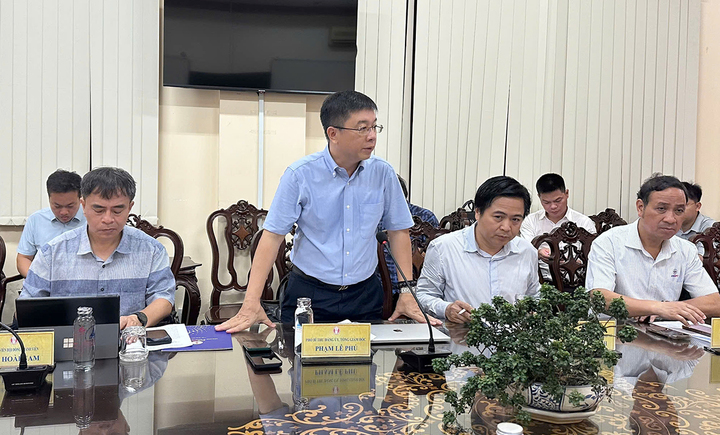 Tổng giám đốc EVNNPT Phạm Lê Phú phát biểu tại buổi làm việc.