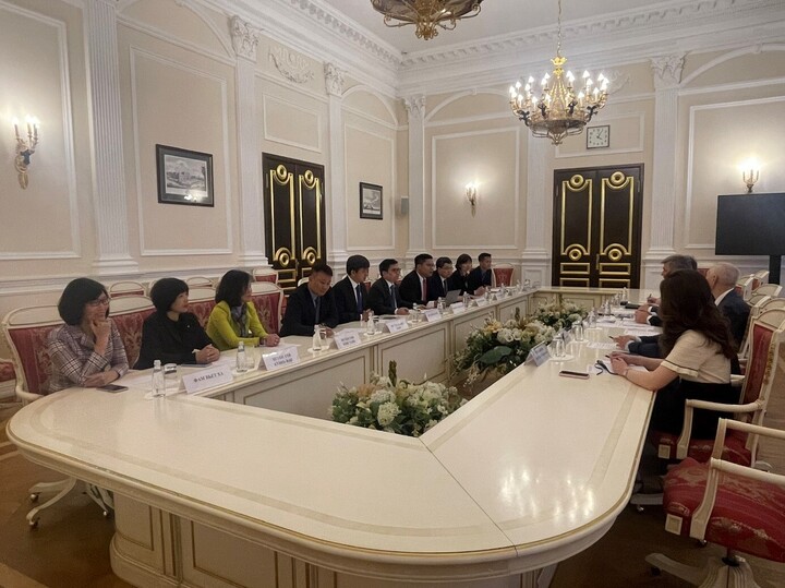 Hình ảnh buổi thăm và làm việc của Đoàn công tác tại Chính quyền thành phố Saint Petersburg