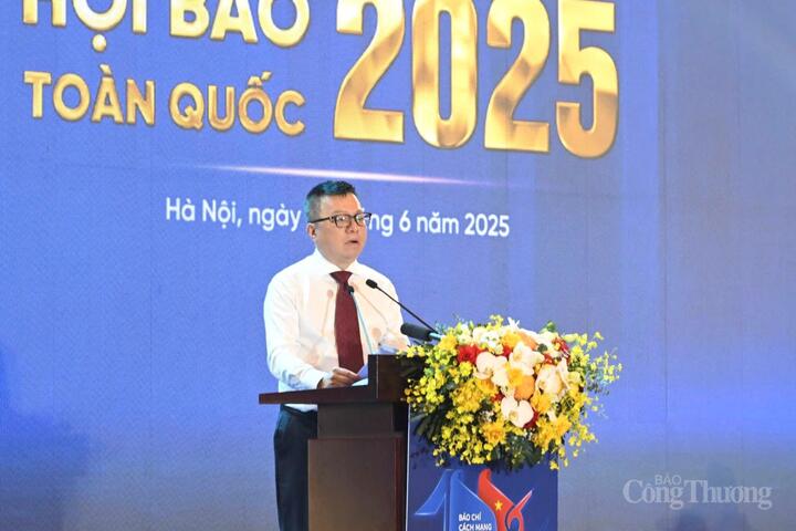 Đồng chí Lê Quốc Minh - Ủy viên Trung ương Đảng, Tổng biên tập Báo Nhân Dân, Phó trưởng Ban Tuyên giáo và Dân vận Trung ương, Chủ tịch Hội Nhà báo Việt Nam, Trưởng ban Chỉ đạo Hội Báo toàn quốc 2025 cho biết, công tác tổ chức được chuẩn bị kỹ lưỡng, các hoạt động trong khuôn khổ Hội Báo đảm bảo thể hiện đầy đủ bản sắc của báo chí Việt Nam từ truyền thống tới hiện đại, sáng tạo trên cơ sở kế thừa và tiếp nối lịch sử, nội dung phải có sức lôi cuốn, nêu bật những thành tựu to lớn và đóng góp của báo chí trong sự nghiệp cách mạng của Đảng và dân tộc.