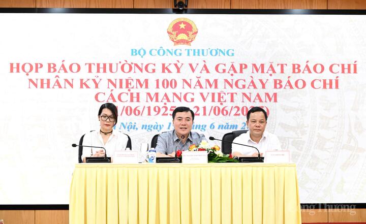 Bộ Công Thương tổ chức họp báo thường ký quý II/2025 và gặp mặt báo chí nhân kỷ niệm 100 năm ngày Báo chí Cách mạng Việt Nam (21/6/1925 - 21/6/2025). Ảnh: Cấn Dũng