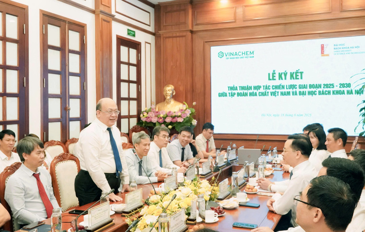 PGS.TS. Huỳnh Quyết Thắng - Giám đốc Đại học Bách khoa Hà Nội phát biểu tại Lễ ký kết