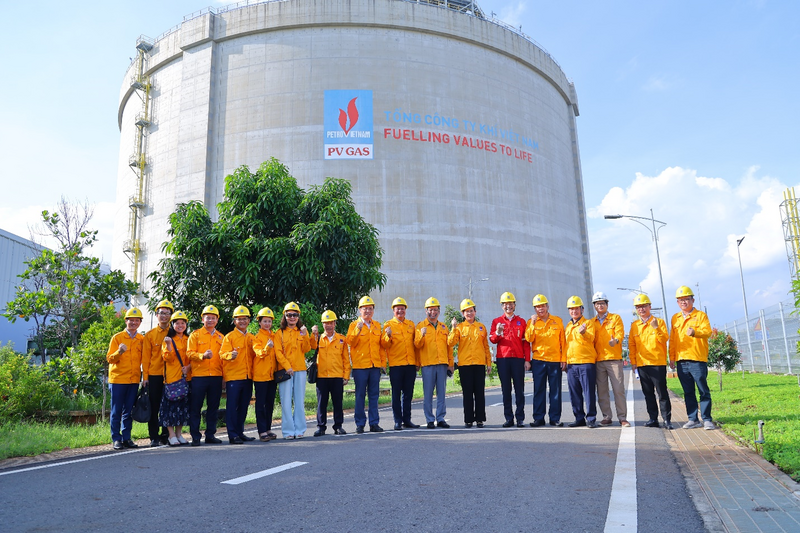 Đoàn công tác khảo sát tại Kho cảng PV GAS Vũng Tàu (Ảnh: PV GAS)