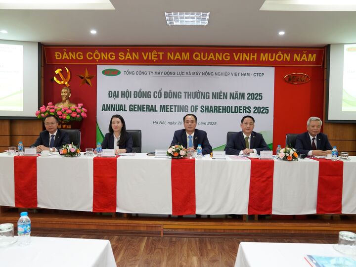 Đoàn chủ tịch điều hành đại hội. Ảnh: Hoàng Minh