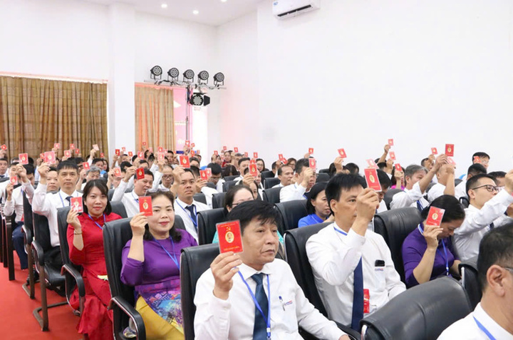 188 đại biểu chính thức, đại diện cho toàn thể đảng viên trong đảng bộ PC Hải Phòng.