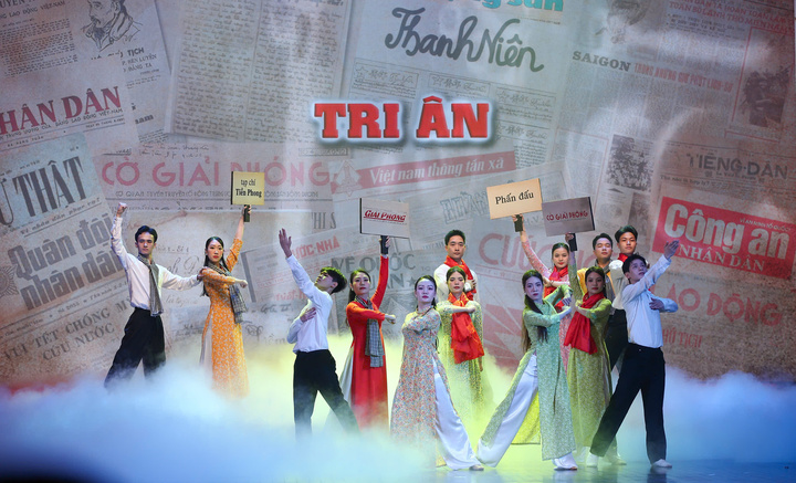 Chương trình nghệ thuật là lời tri ân và đóa hoa thơm tặng người làm báo