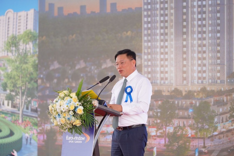 Phát biểu tại sự kiện lễ khởi công, ông Hoàng Phú Hiền, Phó Chủ tịch UBND tỉnh Nghệ An hoan nghênh và đánh giá cao sự chuẩn bị nghiêm túc, bài bản và tinh thần quyết tâm cao của Eurowindow Holding