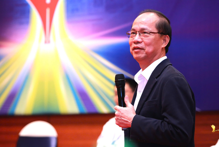 Ông Lê Xuân Trung, Phó Tổng biên tập Báo Tuổi trẻ chia sẻ tại phiên thảo luận với chủ đề “Cá nhân hoá nội dung để giữ độc giả trung thành”. Ảnh: Thanh Tuấn
