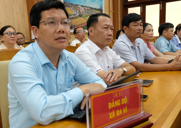 Tỉnh Quảng Ngãi có 40 nhân sự là cán bộ lãnh đạo từ tỉnh được điều động về các xã, phường mới (Ảnh: Vũ Lê)