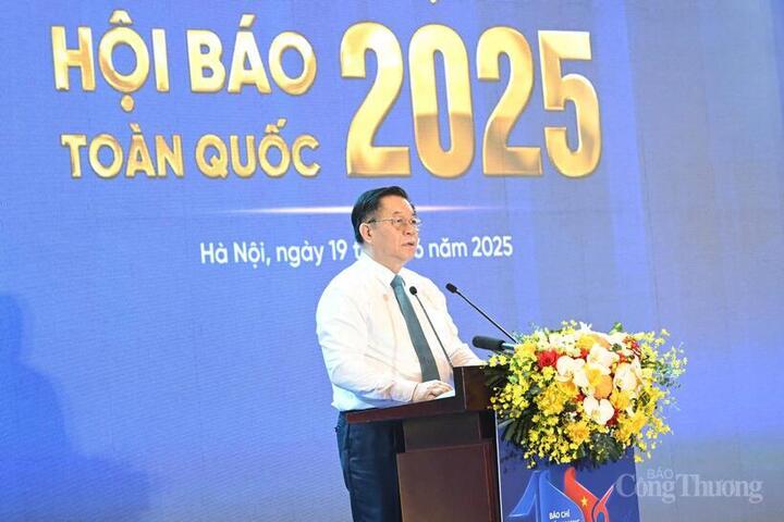 Phát biểu tại Lễ khai mạc Hội Báo toàn quốc 2025, đồng chí Nguyễn Trọng Nghĩa, Ủy viên Bộ Chính trị, Bí thư Trung ương Đảng, Trưởng ban Tuyên giáo và Dân vận Trung ương khẳng định, báo chí thật sự là tiếng nói của Đảng, Nhà nước, là diễn đàn tin cậy của nhân dân, là cầu nối bền chặt giữa ý Đảng và lòng dân, phản ánh tâm tư, tình cảm, khát vọng của toàn xã hội.