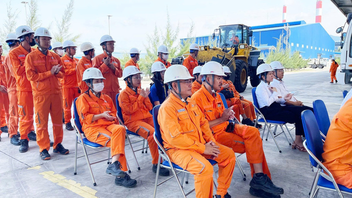 Tuổi trẻ Nhiệt điện Vĩnh Tân 4 trồng cây xanh vì môi trường - 7