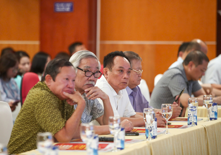 Nguyên lãnh đạo các cơ quan báo chí tham dự buổi gặp mặt