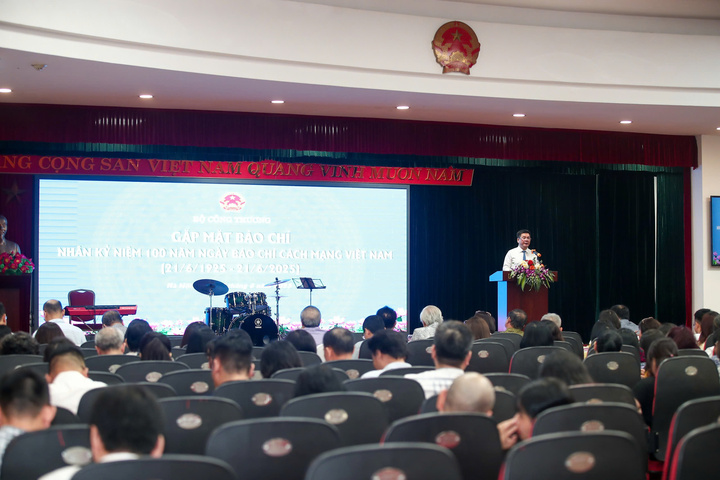 Bộ Công Thương tổ chức buổi gặp mặt các nhà báo, phóng viên, biên tập viên, những người đang làm công tác báo chí, truyền thông của Bộ, của ngành Công Thương