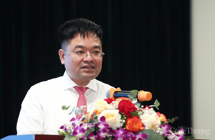 Tổng Biên tập Báo Công Thương Nguyễn Văn Minh phát biểu tại buổi gặp mặt. Ảnh: Cấn Dũng