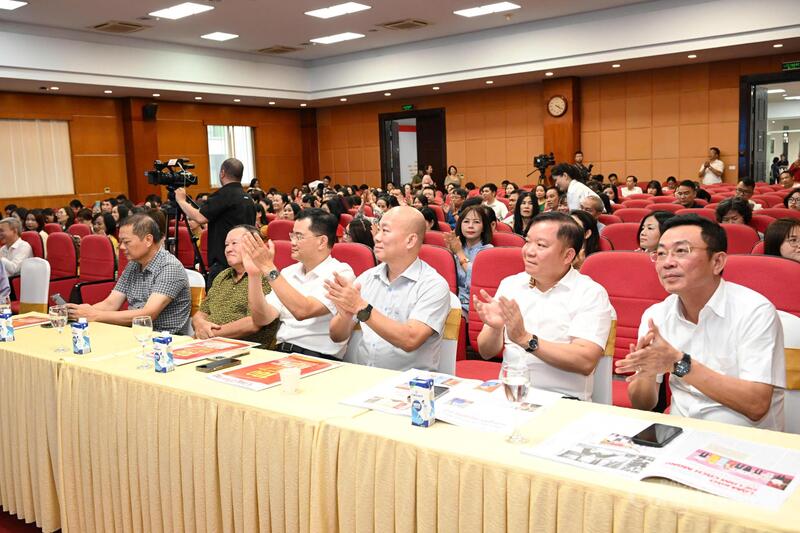 Đại biểu từ các Cục, Vụ chức năng thuộc Bộ tham dự buổi gặp mặt. Ảnh: Cấn Dũng