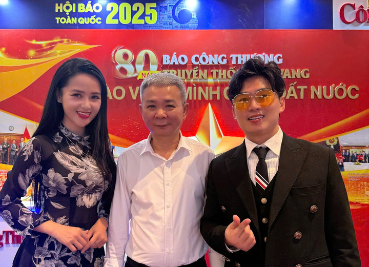 Đối với ca sĩ Du Thiên,được biểu diễn tại Hội Báo toàn quốc 2025 là một niềm vinh dự