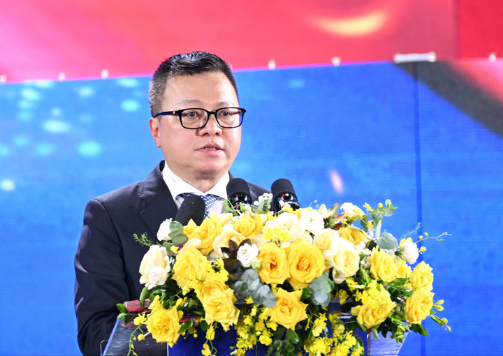 Nhà báo Lê Quốc Minh - Ủy viên Ban Chấp hành Trung ương Đảng, Phó Trưởng Ban Tuyên giáo Trung ương, Tổng biên tập báo Nhân Dân, Bí thư Đảng đoàn, Chủ tịch Hội Nhà báo Việt Nam phát biểu tại lễ trao giải - Ảnh: Cấn Dũng