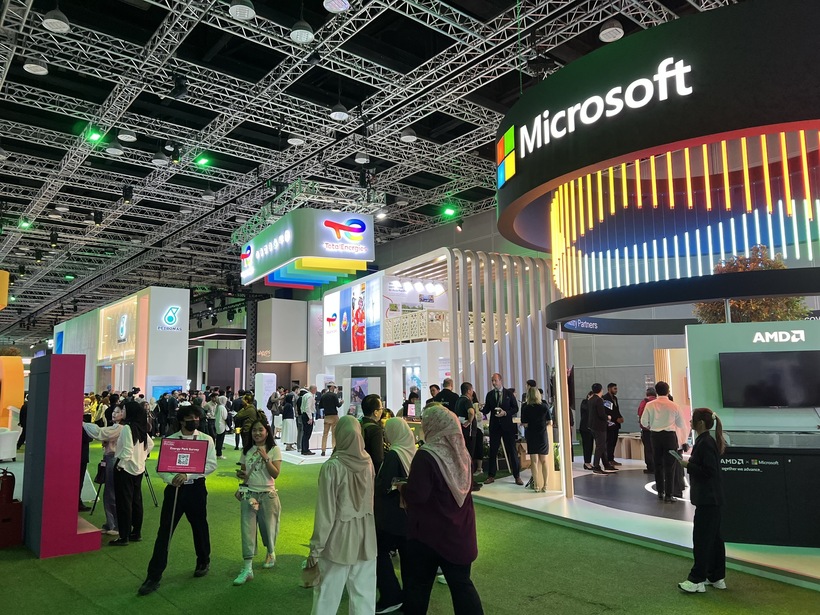 Diễn đàn Energy Asia 2025 cũng là nơi quy tụ nhiều hãng công nghệ nổi tiếng nhằm thúc đẩy phát triển năng lượng bền vững. Ảnh: Lê An