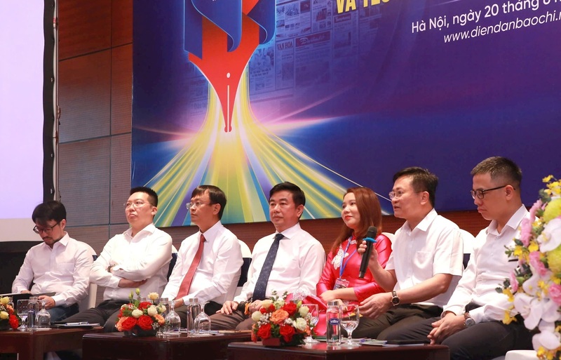 Các diễn giả tham dự phiên thảo luận. Ảnh: Thanh Tuấn
