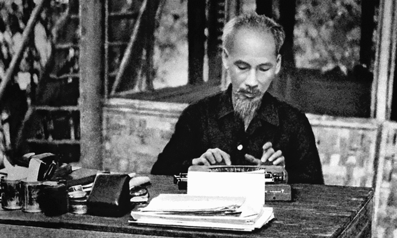 Chủ tịch Hồ Chí Minh - Người thầy vĩ đại của báo chí cách mạng. Ảnh tư liệu