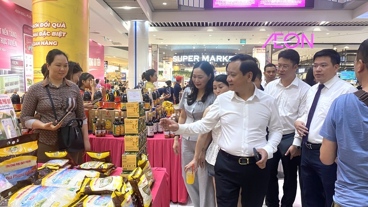 “Tháng khuyến mại Hải Phòng năm 2025” người tiêu dùng có cơ hội mua sắm hàng hóa với chất lượng tốt, giá cả hợp lý (Ảnh: Thu Anh)