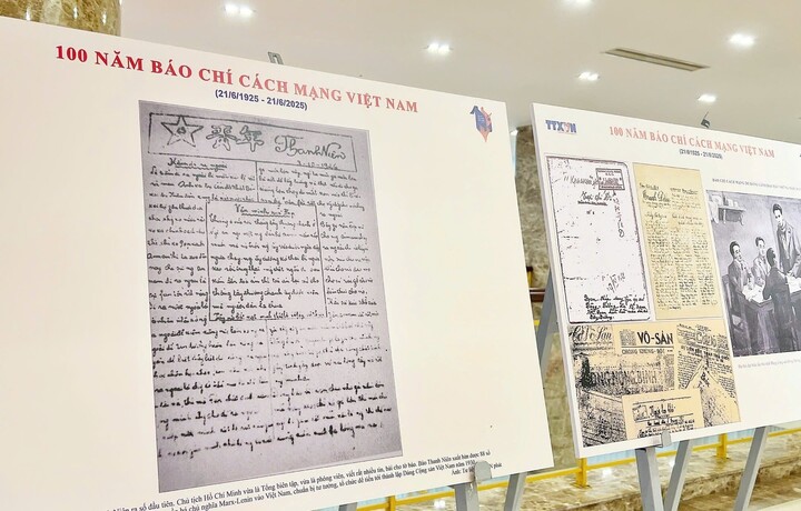 Triển lãm ảnh "Thành tựu 100 năm báo chí cách mạng Việt Nam" Ảnh: TTXVN