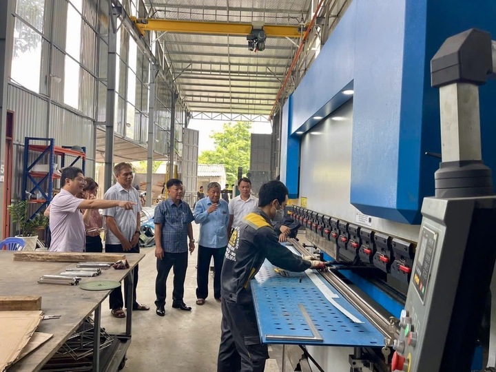 Từ Đề án "Hỗ trợ kinh phí đầu tư máy móc thiết bị trong sản xuất gia công cơ khí" của Trung tâm phát triển Công thương tỉnh Vĩnh Phúc đã giúp Công ty TNHH HTH Vĩnh Phúc tăng năng suất lao động, mamg lại hiệu quả kinh tế. Ảnh: Thu Thủy