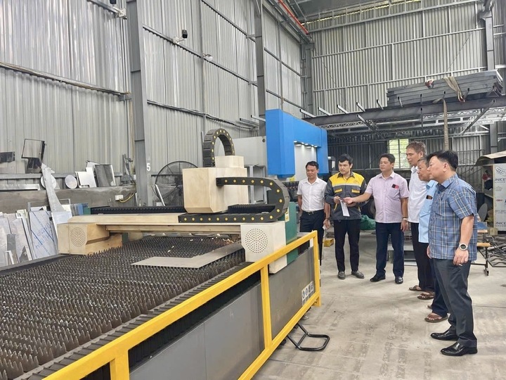 Từ các chương trình hội nghị chuyên đề về phát triển công nghiệp, sản xuất sạch hơn, tiết kiệm nguyên liệu, Trung tâm Phát triển công thương tỉnh Vĩnh Phúc định hướng doanh nghiệp theo xu thế phát triển bền vững. Ảnh: Thu Thủy